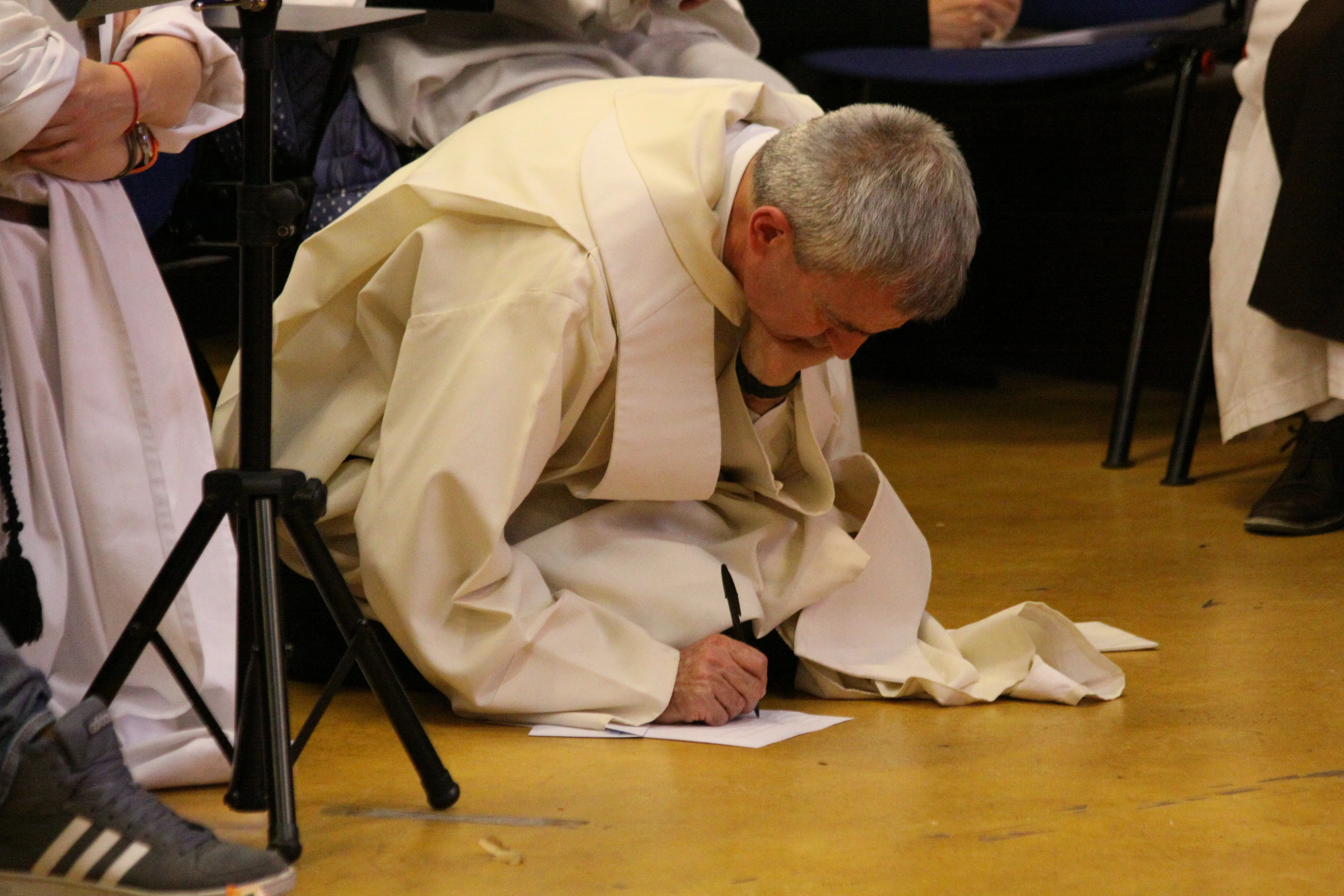 A priest writing a letter to St. Therese of Lisieux during a "rose petals" evening of prayer in Vismara, province of Milan, Italy, September 2017.?w=200&h=150