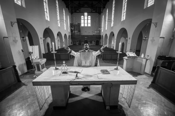 A Syro-Malabar priest celebrates the Eucharistic liturgy at Our Lady of Lourdes Church in Lee, London, England. Mazur/catholicnews.org.uk.