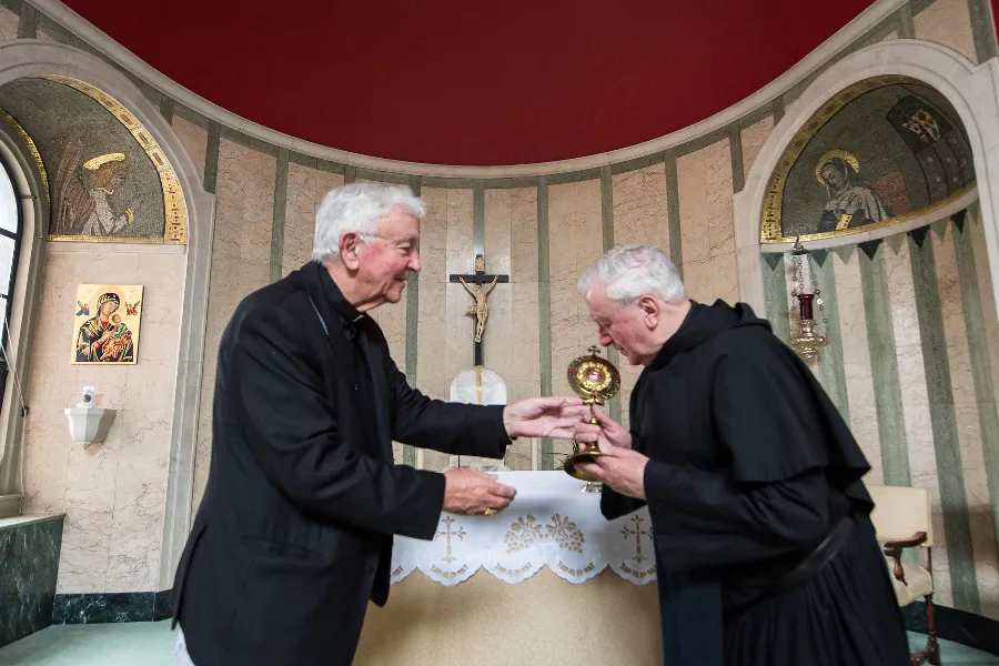 Cardinal Vincent Nichols presents a relic of Bl. Carlo Acutis to Fr. Pat Ryall at Archbishop’s House, Westminster, May 21, 2021.?w=200&h=150