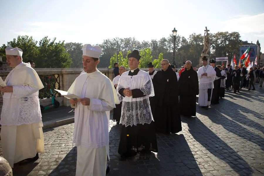 Italian cardinal leads Vespers at Pantheon for Traditional Latin Mass pilgrimage - Catholic News Agency