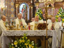 Poland’s bishops celebrate Mass in Zakopane on June 7, 2002.