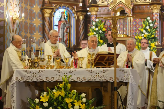 Poland’s bishops celebrate Mass in Zakopane on June 7, 2002