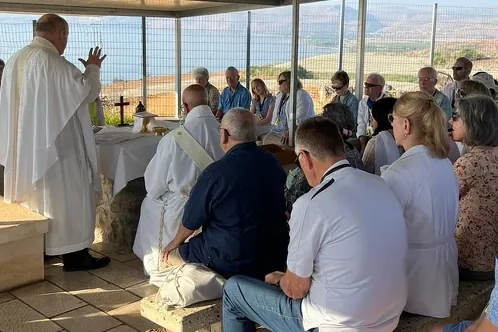 Father Björn Lundberg celebrates Mass for the tour group he led to the Holy Land. Credit: Bernardo Gonzalez