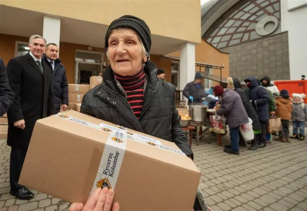 A Ukrainian woman carries away a Knights of Columbus care package during a charity distribution event in Lviv, Ukraine, in December 2022. Photo credit: Photo by Tamino Petelinšek, courtesy of the Knights of Columbus