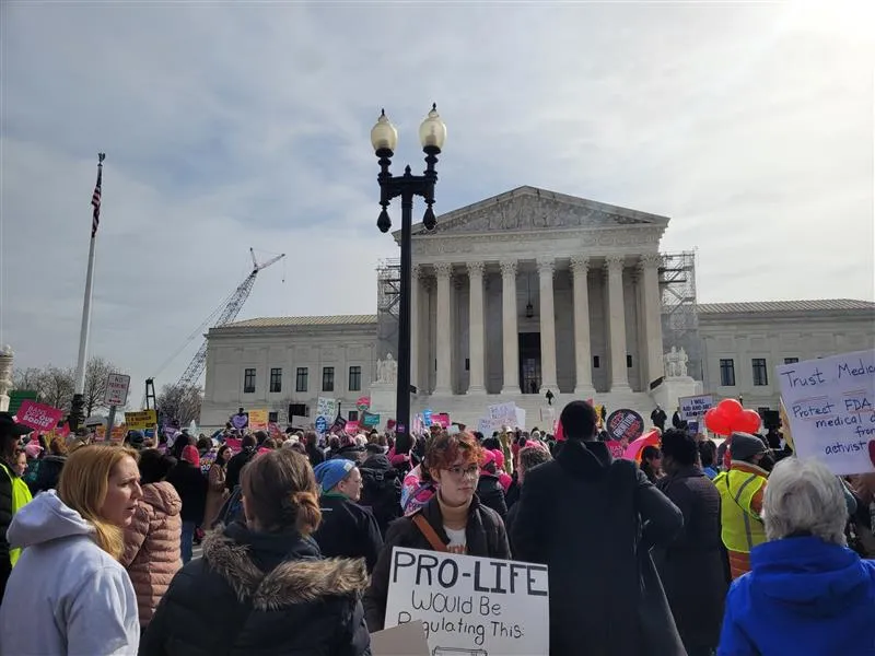 Hundreds of pro-life and pro-abortion demonstrators hold rallies alongside each other as the Supreme Court hears oral arguments in the high-stakes abortion pill case Alliance for Hippocratic Medicine v. Food and Drug Administration, March 26, 2024.?w=200&h=150