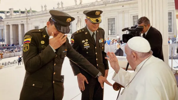 Father Silverio Ernesto Suárez, Major General of the National Police of Colombia, with Pope Francis. Father Silverio Suárez