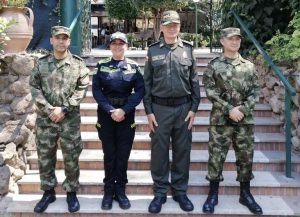 Father Silverio Ernesto Suárez, Major General of the National Police of Colombia, with fellow members in uniform. Father Silverio Suárez