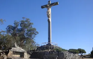 The crucifix depicting the 12th station of South America's largest Stations of the Cross in Tandil, Buenos Aires Province, in Argentina. Credit: Banfield, CC BY-SA 3.0 via Wikimedia Commons
