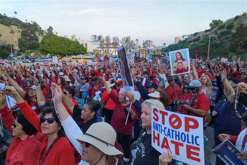 Thousands protest outside Dodgers Stadium June 16, 2023, while the Dodgers' honored the controversial group the "Sisters of the Perpetual Indulgence."?w=200&h=150