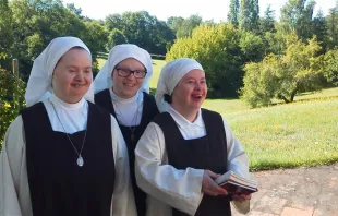 Les Petites Sœurs Disciples de l’Agneau, or The Little Sisters Disciples of the Lamb, live of prayer in the Indre region of southern France. The Little Sisters Disciples of the Lamb