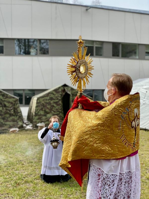 Archbishop Gintaras Grušas blesses those who are hopitalized in Vilnius, Lithuania, April 12, 2020. / Archdiocese of Vilnius Facebook page.