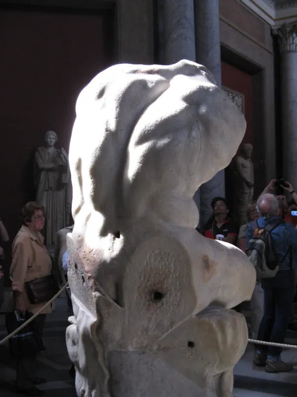 A rear view of the Belvedere Torso in the Vatican Museums / Yair Haklai via Wikimedia (CC BY-SA 3.0).
