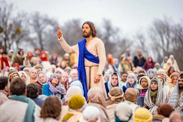 Jonathan Roumie interpreta a Jesús en la serie "Los elegidos". "Los Elegidos"