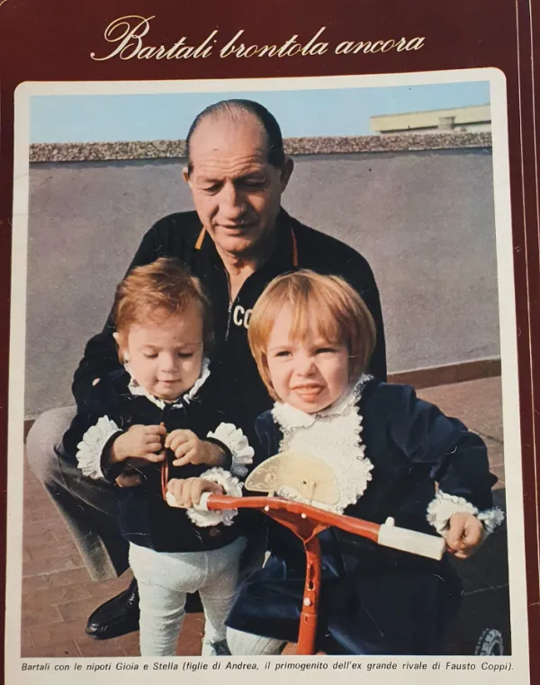 Gino Bartali with his granddaughters Gioia and Stella. / Courtesy of the Bartali family
