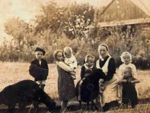 Wiktoria Ulma with six of her children.