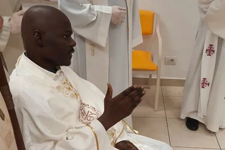 The late Fr. Livinius Esomchi Nnamani in his hospital room?w=200&h=150