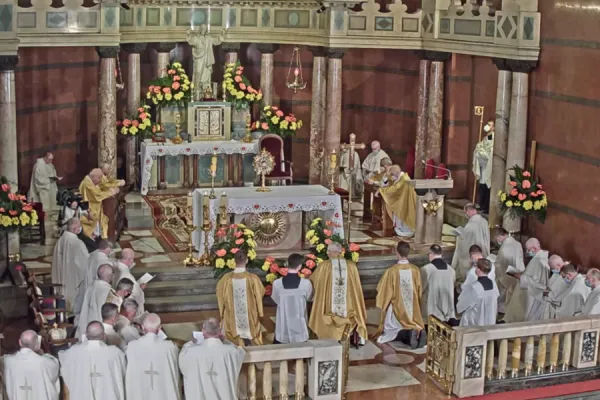 Archbishop Stanislaw Gądecki renews the consecration of Poland to the Sacred Heart at the Basilica of the Sacred Heart of Jesus in Kraków, June 11, 2021. / Screenshot from Jezuici Kraków YouTube channel.