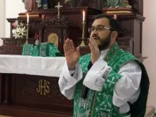Fr. Sixto Eduardo Varela Santamaría has been suspended by the Bishop of the Diocese of Alajuela in Costa Rica after the priest said Mass in the Ordinary Form in Latin and ad orientem.