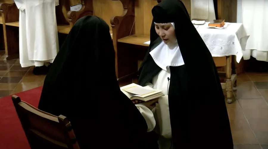 Sister Evelyn makes perpetual vows at the Monastery of Santo Domingo el Real in Segovia. Credit: Youtube Capture.?w=200&h=150