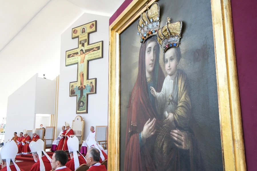 Pope Francis presides at the Byzantine Divine Liturgy of St. John Chrysostom in Prešov, Slovakia, Sept. 14, 2021.?w=200&h=150