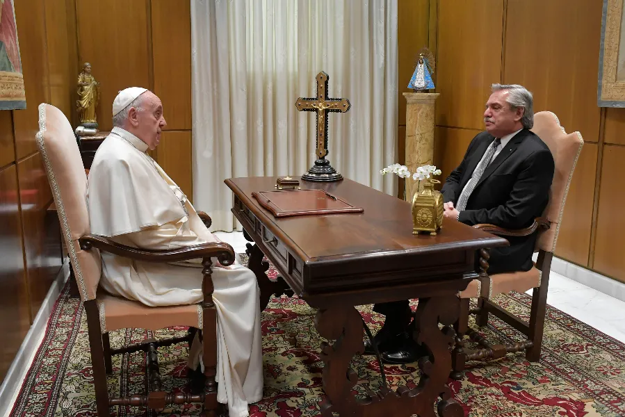 Argentine President Alberto Fernández meets with Pope Francis at the Vatican, May 13, 2021?w=200&h=150