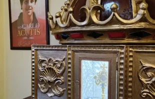 Relic of Blessed Carlo Acutis on display. Credit: Courtesy of Milagro Eucarístico Perú, 1649