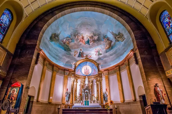 Oltar crkve sv. Kazimira u Buffalu, New York.  Zasluge: Michael Shriver/buffalophotoblog.com