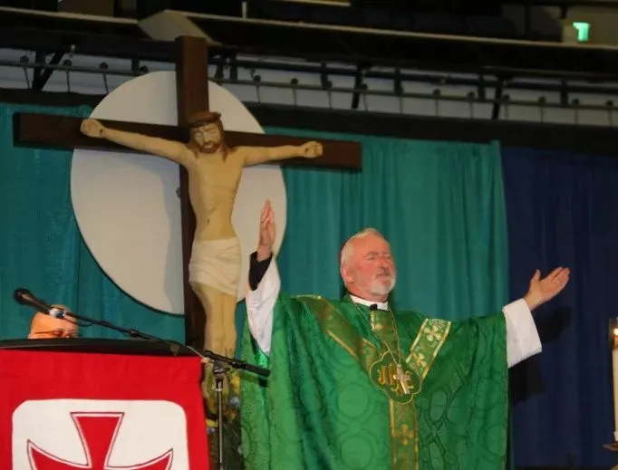 Auxiliary Bishop David O’Connell of Los Angeles at Mass at the Southern California Renewal Communities convention on Aug. 31, 2018.?w=200&h=150