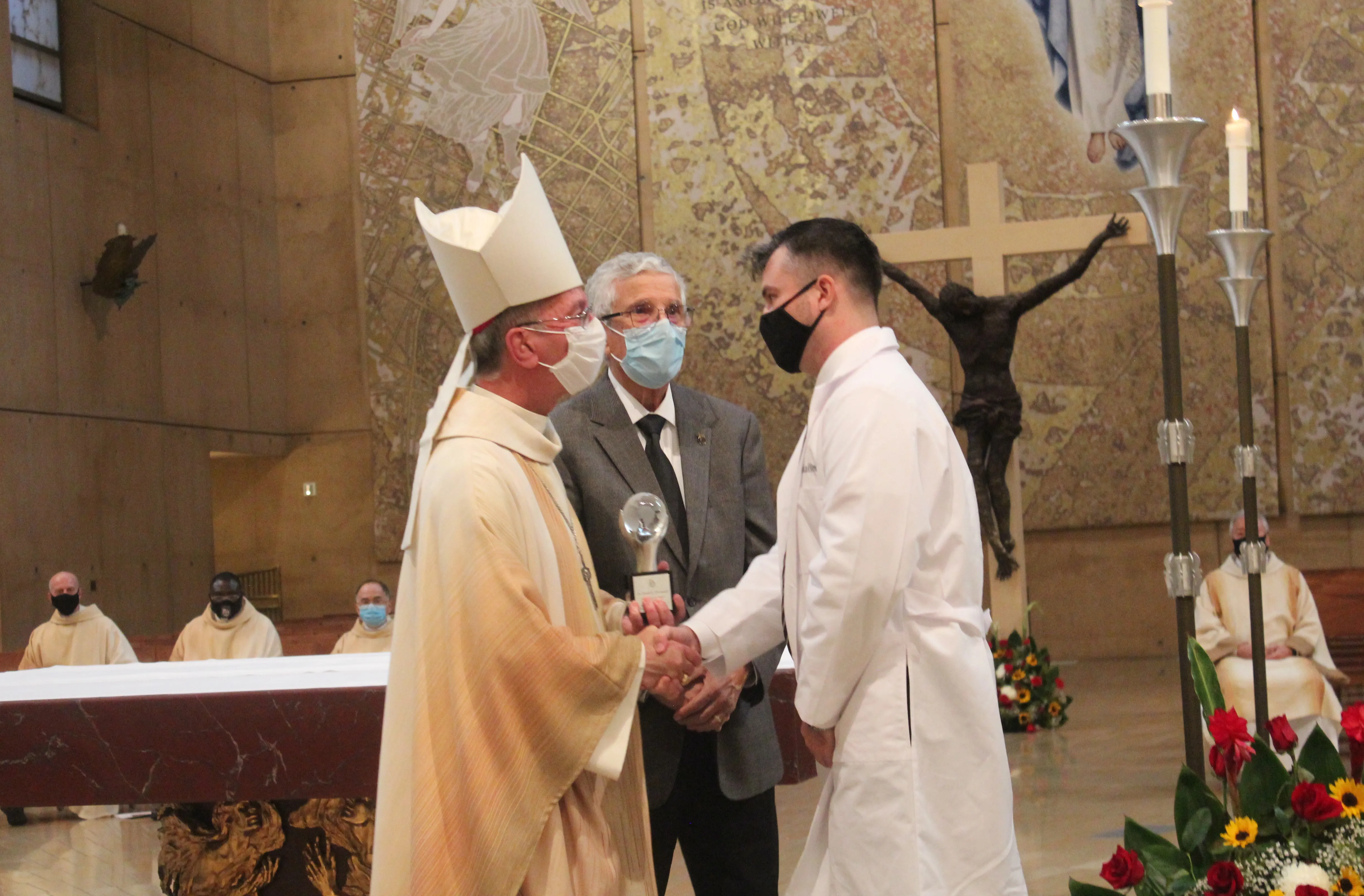 Major Daniel E. O'Connell, MD, MPH, receives the 2021 Catholic Doctor of the Year Award on Oct. 24, during the Archdiocese of Los Angeles’ annual Mass for Catholic Healthcare Professionals.?w=200&h=150