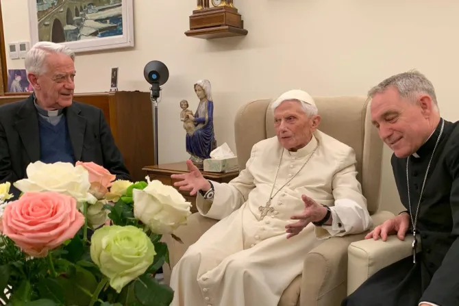 Benedict XVI meets recipients of the Ratzinger Prize on Nov. 13, 2021