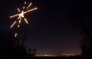 Standing 100 feet tall, the Christmas Star overlooks the little town of Bethlehem, Pennsylvania (aka “Christmas City, USA”). Credit: A. Strakey/Flickr