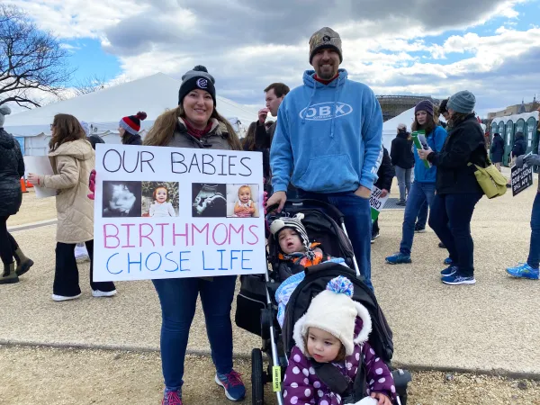 Daniel and Michelle Jacobeen from Alexandria, Virginia, attend the March for Life in Washington, D.C., on Jan. 20, 2023, with their children. Their pro-life sign reads: “Our babies birth moms chose life.” Katie Yoder/CNA