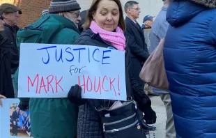 A woman attends a rally for Mark Houck outside the James A. Byrne United States Courthouse in Philadelphia on Jan. 24, 2023, while holding a sign that says “Justice for Mark Houck!” Joe Bukuras/CNA