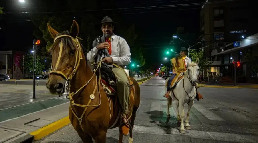 Jesús Muñoz and his son Benjamin began their 310-mile journey from Neuquén to Las Ovejas, Argentina, on Jan. 7, 2023.?w=200&h=150