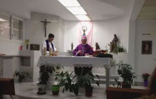 Bishop Rafael Zornoz of Cádiz and Ceuta, Spain, celebrates Mass in the chapel of the Hospital of Puerto Real. Credit: Diocese of Cádiz and Ceuta