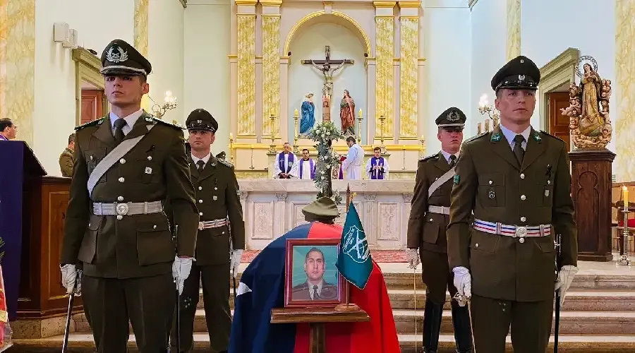 Carabineros at the funeral Mass for 1st Cpl. Daniel Rodrigo Palma Yáñez, who was killed in the line of duty April 5, 2023.?w=200&h=150