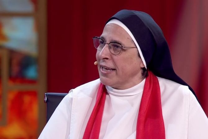 Controversial Sister Lucía Caram and Religión Digital team meet with Pope Francis