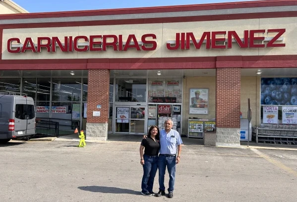 Carnicerías Jiménez founder José Jiménez and his daughter Luz Maribel, the Chicago grocery chain’s human resources director.?w=200&h=150