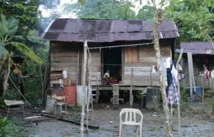 A low-income home in Buenaventura, Colombia. Credit: ACN