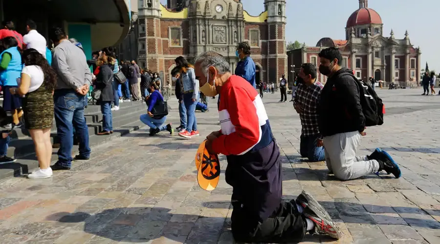 Faithful pray at the Basilica of Our Lady of Guadalupe in Mexico City.?w=200&h=150