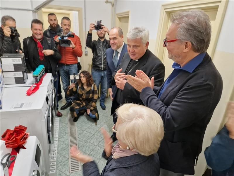 Pope Francis opens two new laundromats for the homeless