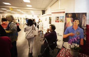 Visitors check out the exhibit on Eucharistic miracles at Christ the King Church near Hollywood on June 11, the day it opened. Victor Alemán/Angeles News