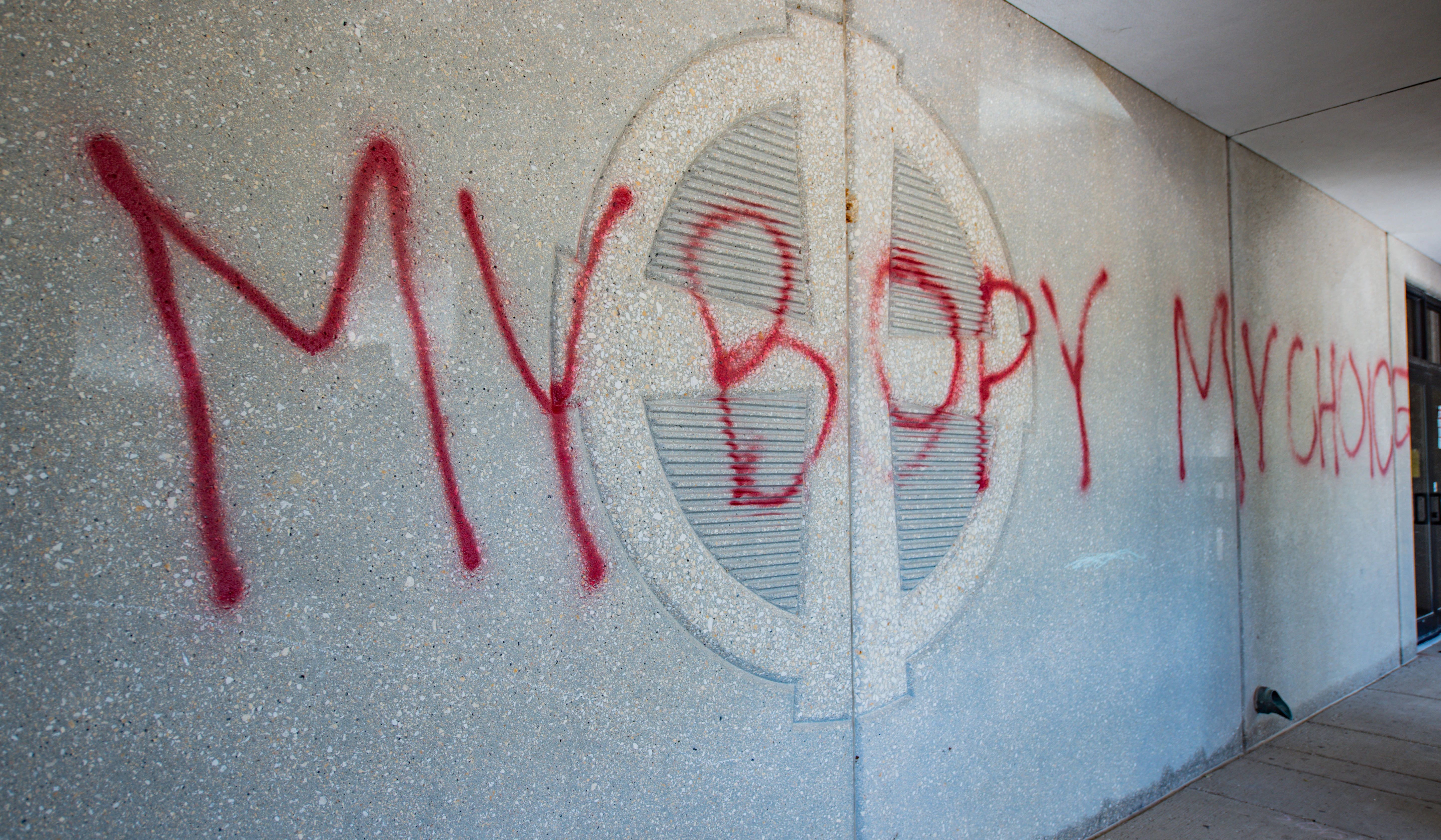 The words "My Body My Choice" appear on the Church of the Ascension in Overland Park, Kansas.?w=200&h=150