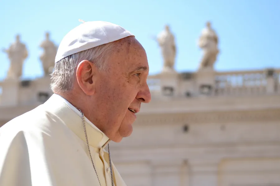 Pope Francis greets pilgrims in St. Peter’s Square on June 4, 2014.?w=200&h=150