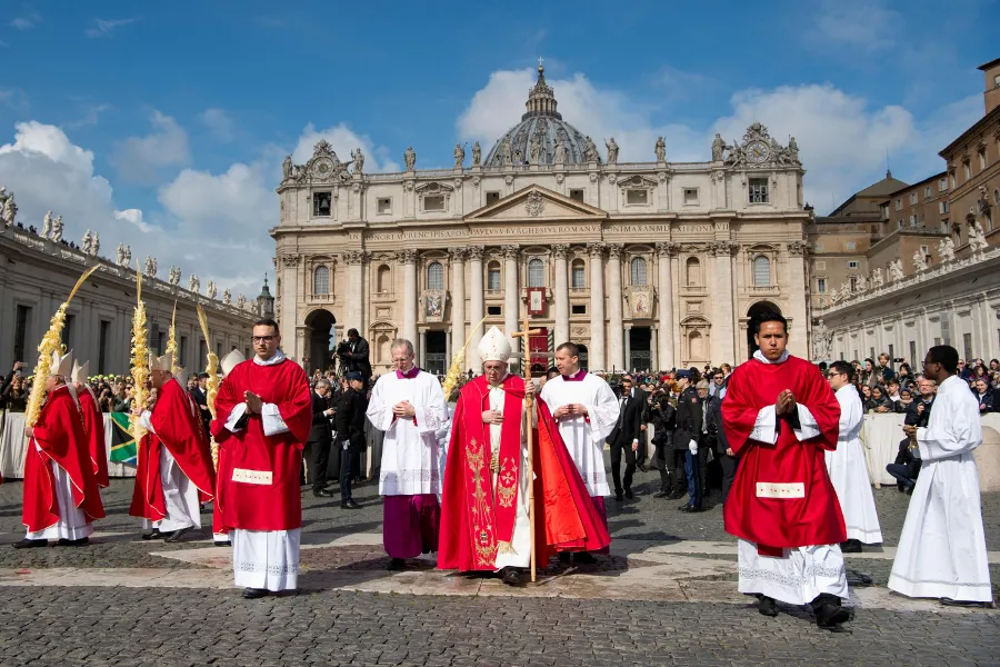 Pope Francis celebrates Palm Sunday in St. Peter’s Square, April 14, 2019.?w=200&h=150