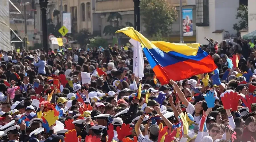 A crowd of Colombians in Bogotá greets Pope Francis during his trip to the country in 2017.?w=200&h=150