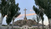 The cross in the Valley of the Fallen is erected over a granite outcrop, 150 meters over the basilica.