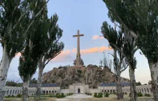 The cross in the Valley of the Fallen is erected over a granite outcrop, 150 meters over the basilica. Estefanía Aguirre