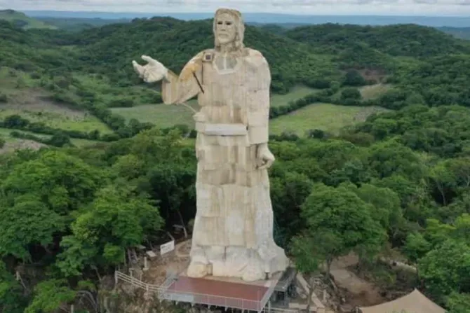 The 33-meter Christ the Fisher sculpture was located in La Concordia in the Mexican state of Chiapas.?w=200&h=150