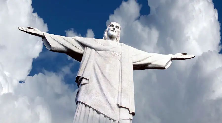 Photo: Lightning strikes Christ the Redeemer statue in Brazil | Catholic  News Agency